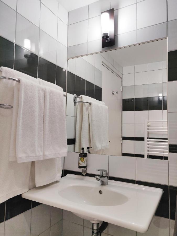 Logis Hotel Le Richelieu - Royan Atlantique Saujon Luaran gambar